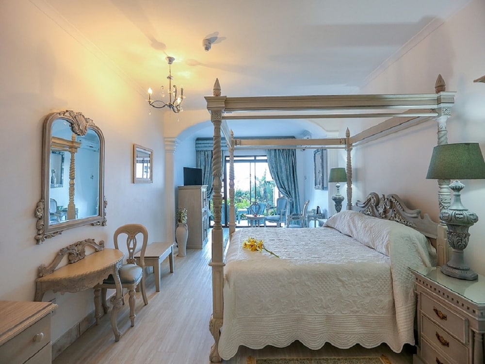 Misty Waves Boutique Hotel 46/79