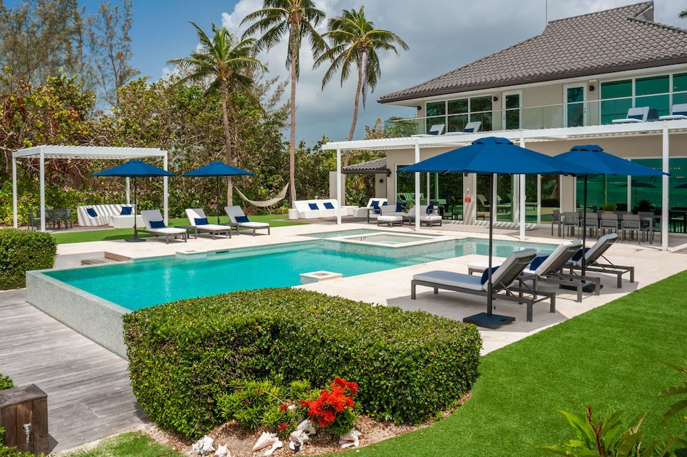 Black Urchin Boutique Resort 56/65