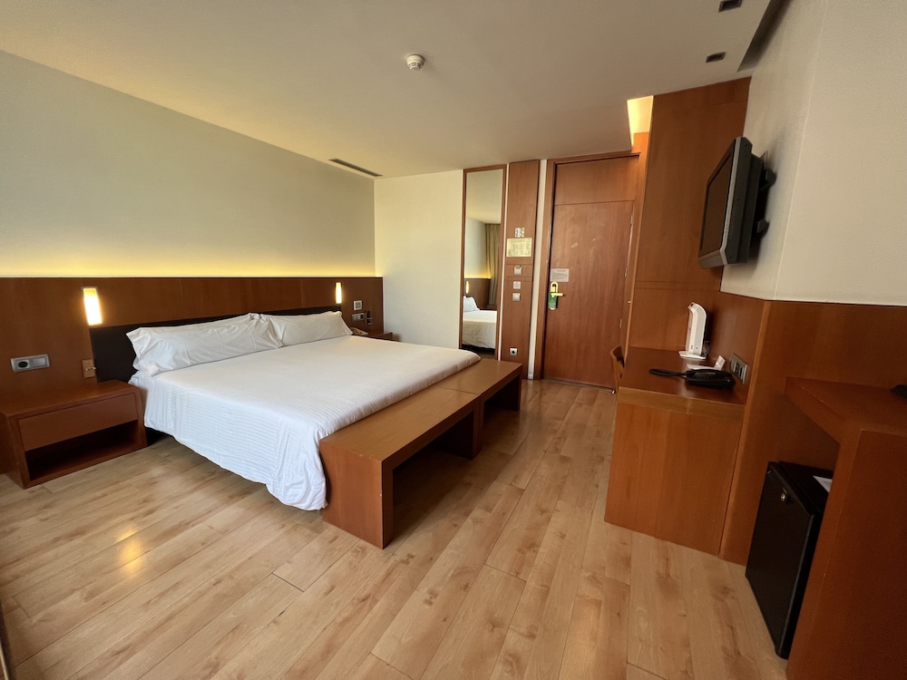 Lleo Hotel 5/40