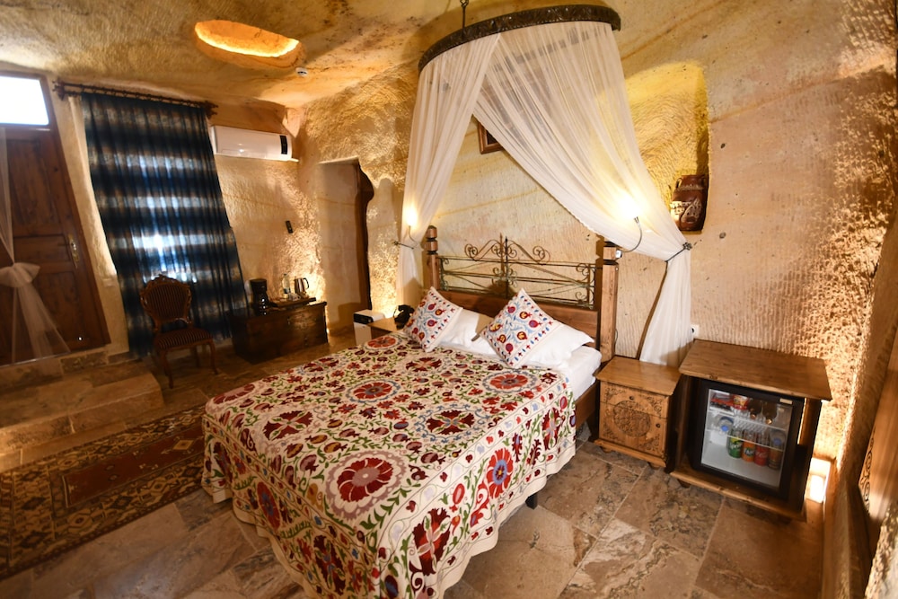 DELUXE, DOUBLE BED