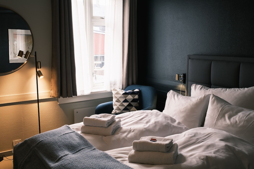 Standard, Twin Beds