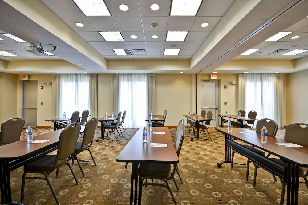 Hyatt Place Chicago/Naperville/Warrenville 62/68