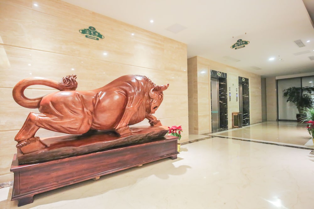 New Knight Royal Hotel Airport and International Resort 12/61