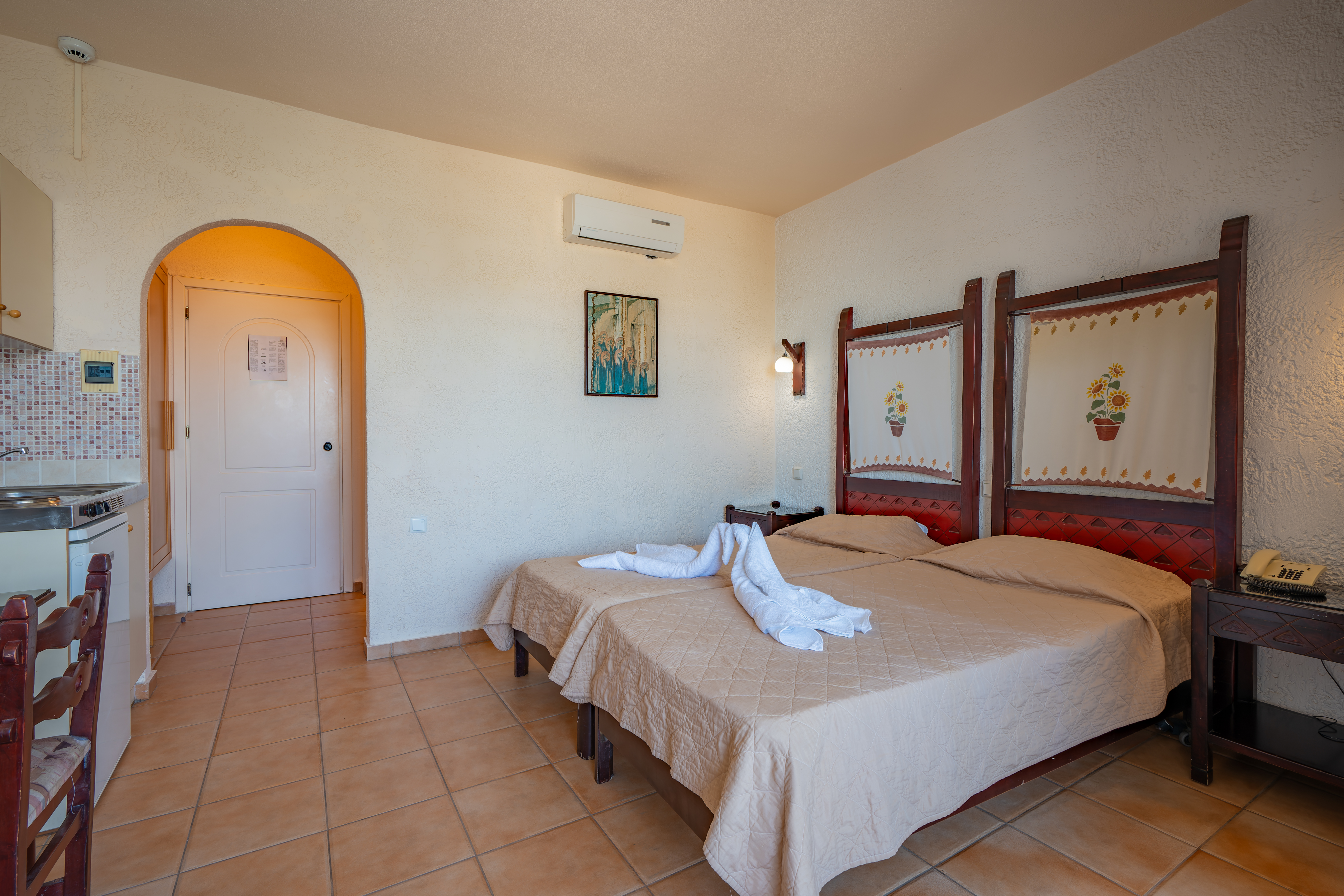 DOUBLE ROOM