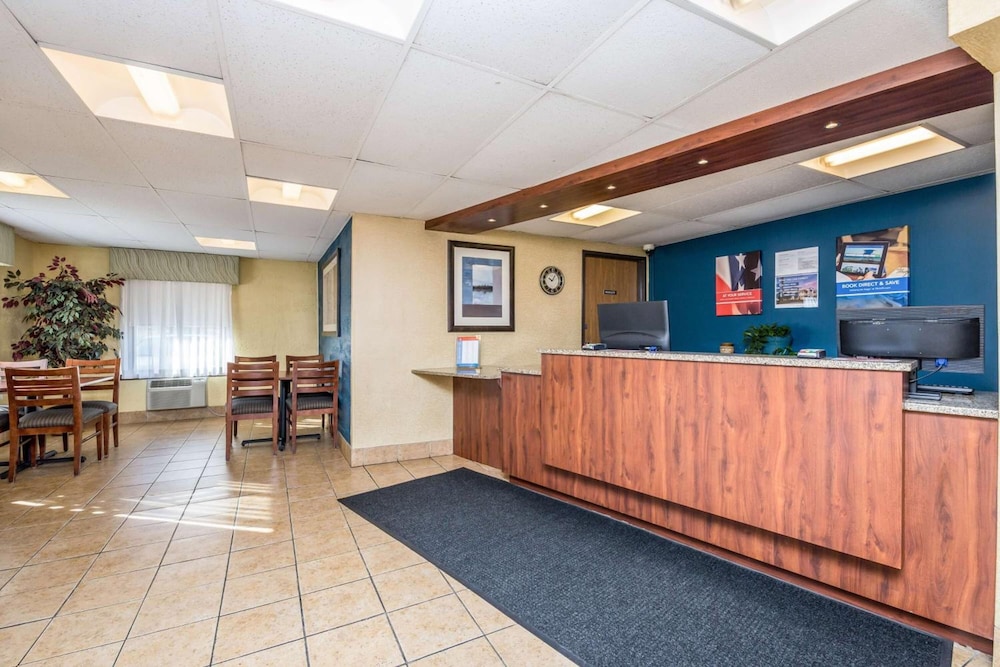 Lobby at Motel6 Cedar Rapids, IA - Airport, CEDAR RAPIDS - IA