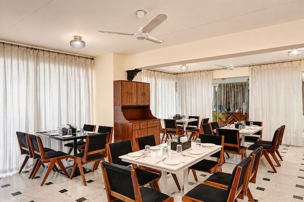 Hotel Sarovar 38/50