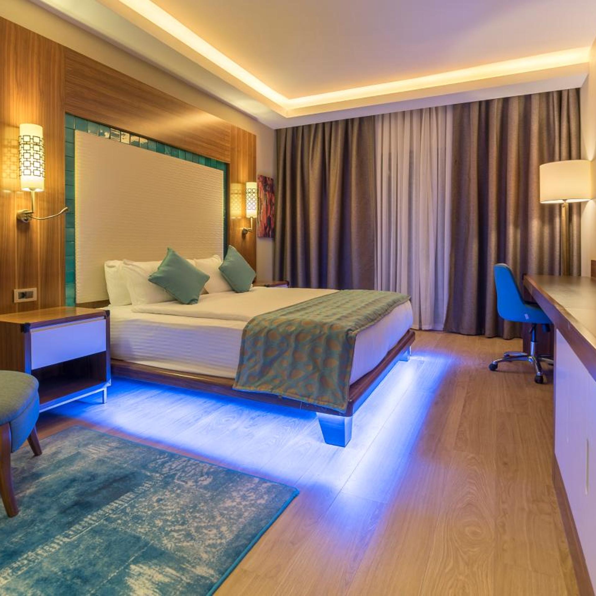Superior, Double Bed, Land Side