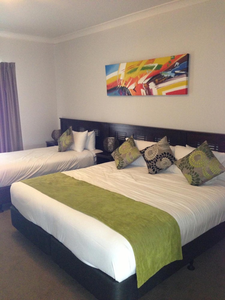 RETRO, GARDEN, KING BED