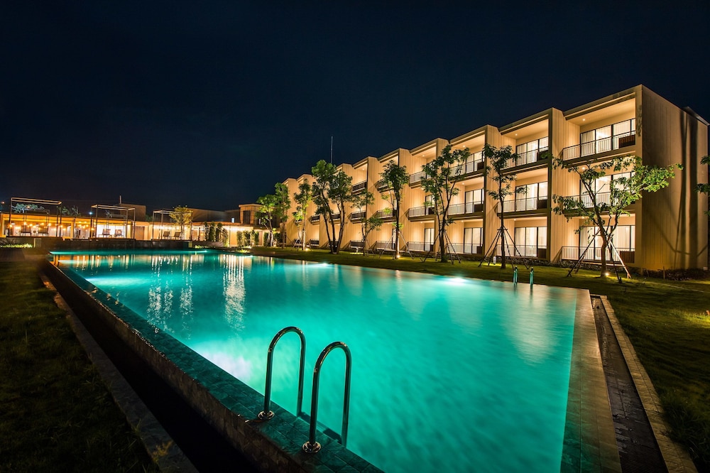 The Gallery Hotel Naiharn 46/50