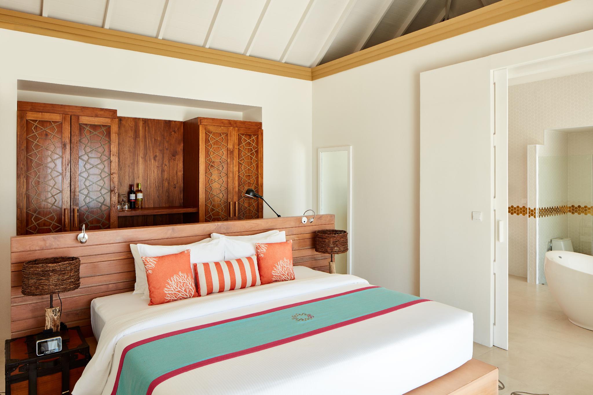 2 Bedrooms, Beach, Residence, with Pool