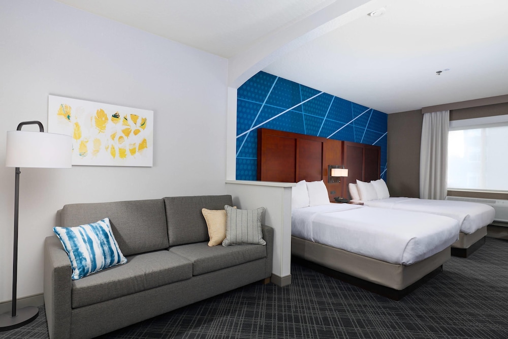 Studio, Suite, 1 Single and 2 Queen Beds، Comfort Suites Springfield RiverBend Medical 2/8