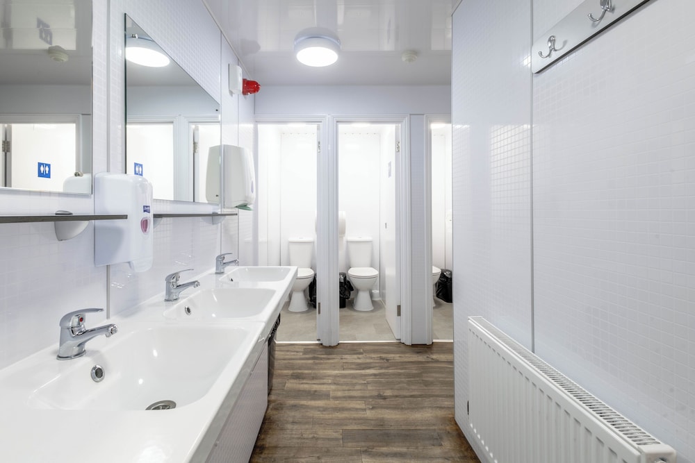 MIXED DORM, 18 BEDS