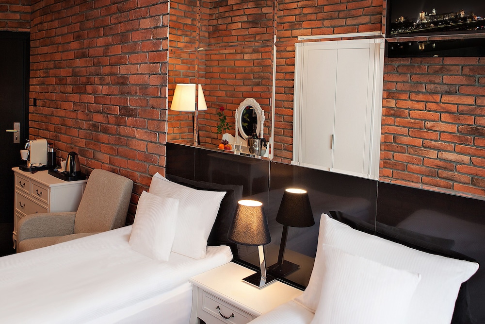 CLASSIC, DOUBLE OR TWIN BED