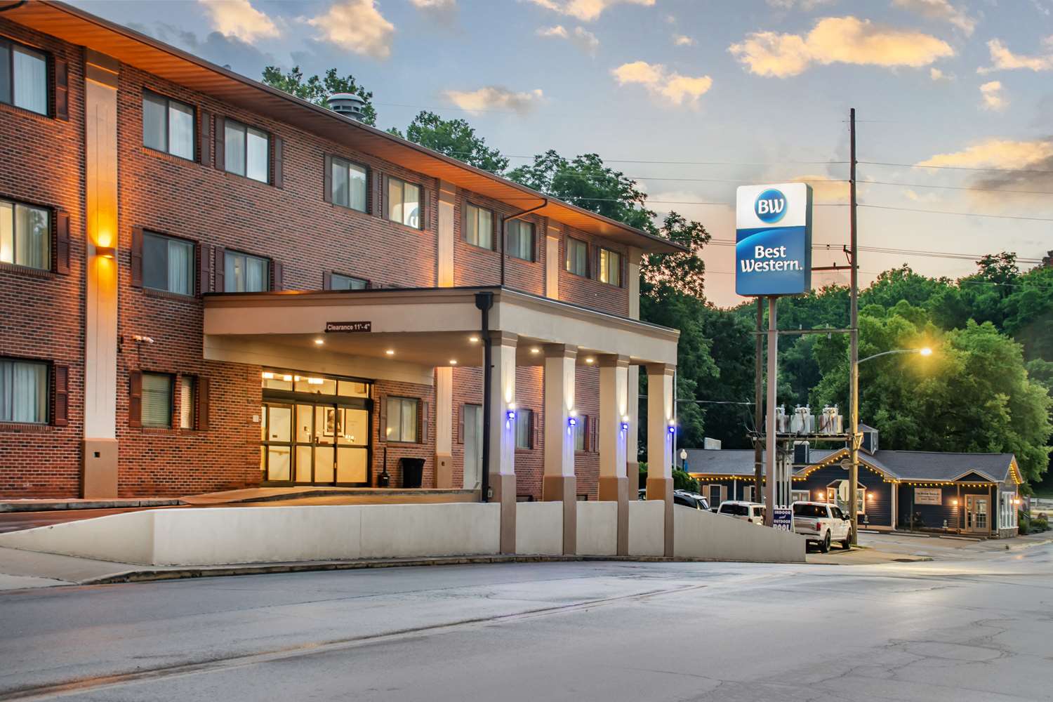 Best Western On The River 2/38