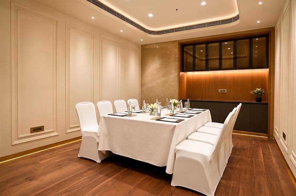Radisson Gurugram Udyog Vihar 18/48