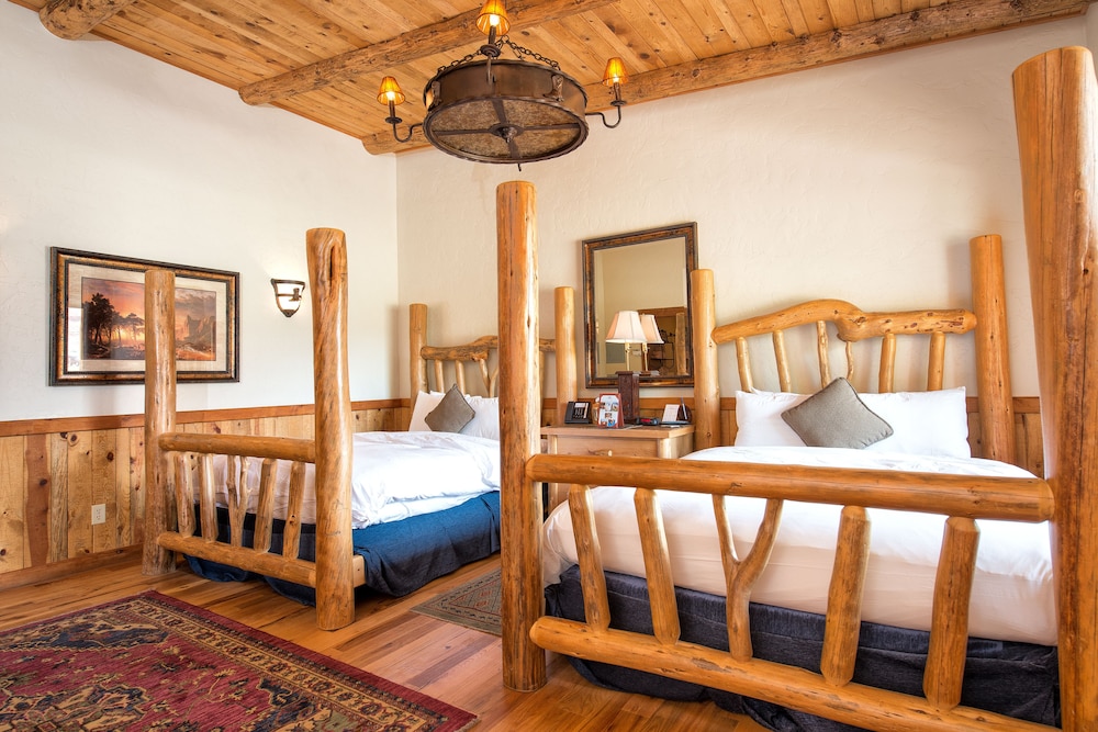 QUEEN BED