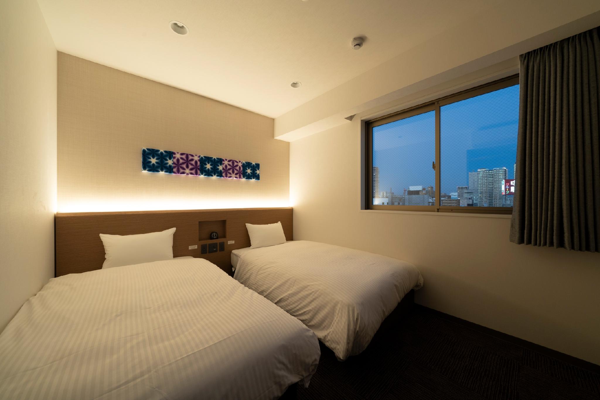 ROOM, TWIN BEDS