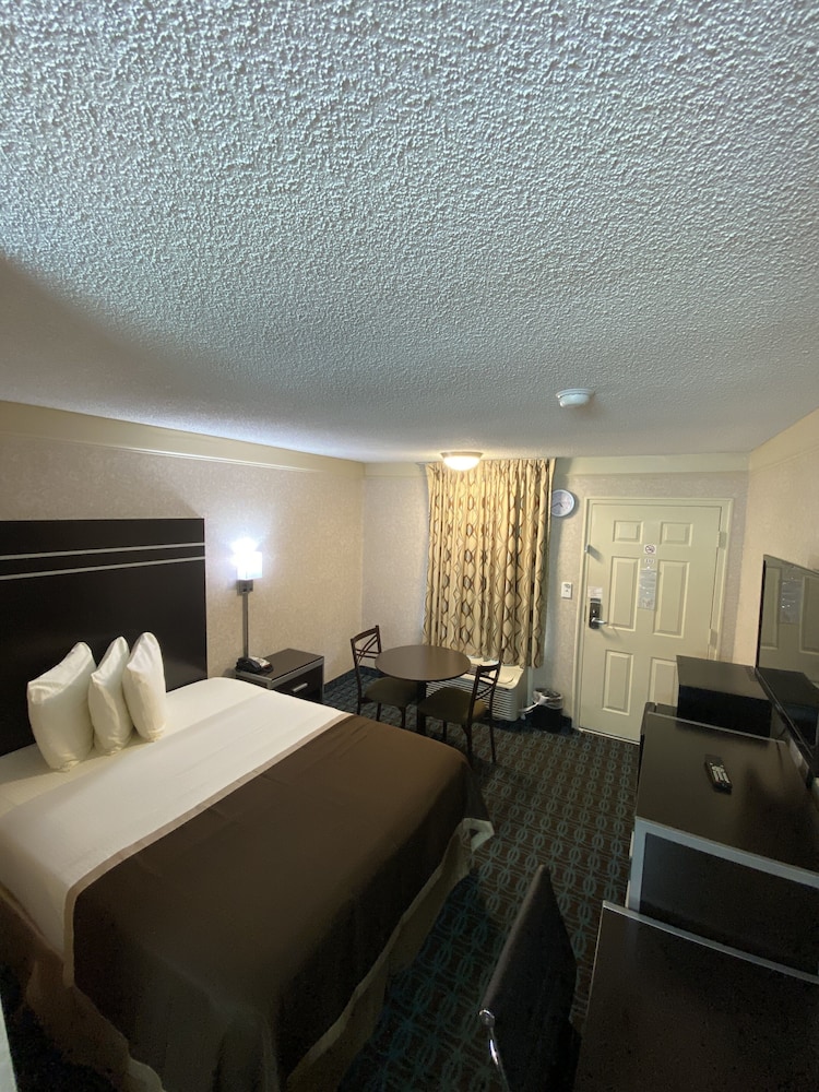 STANDARD, QUEEN BED