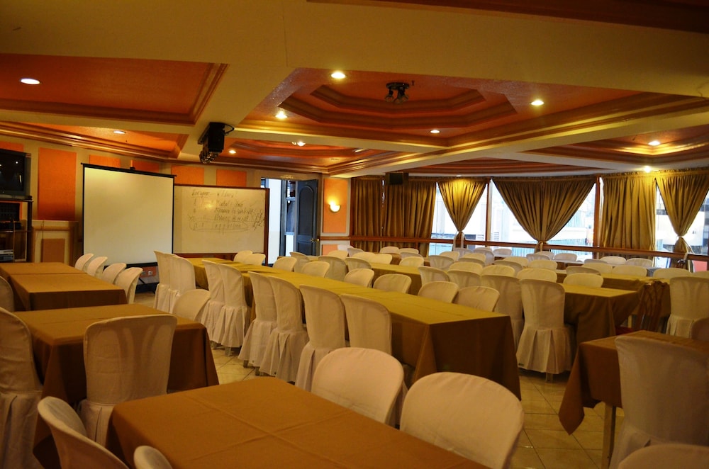 Elegant Circle Inn 54/71