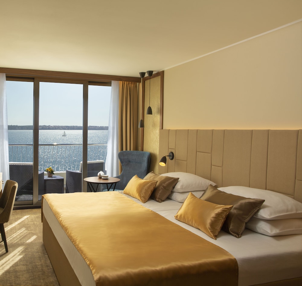 Grand Hotel Bernardin 8/50