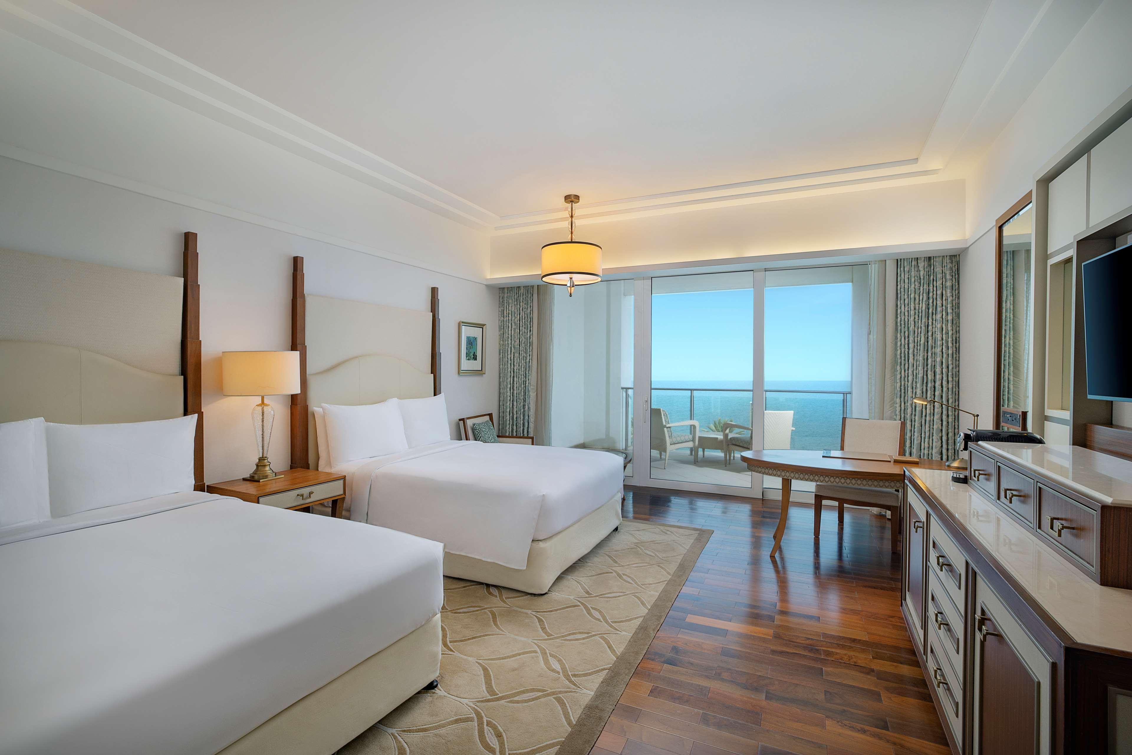 CONNECTING, FAMILY, 1 KING OR 2 QUEEN BEDS