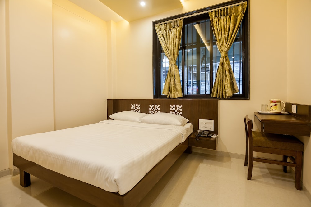DELUXE, DOUBLE BED