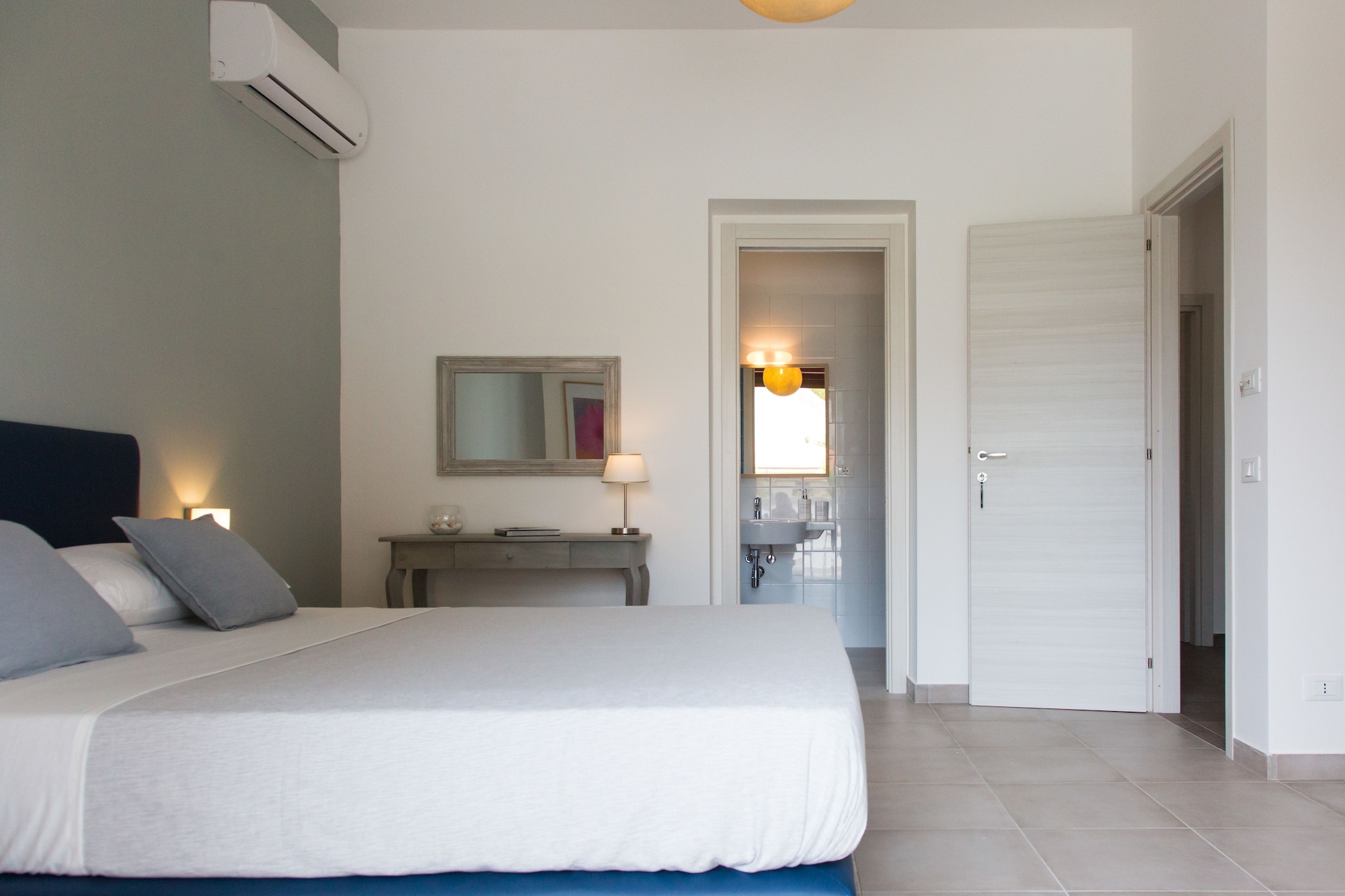 DELUXE, DOUBLE BED, ADULT ONLY
