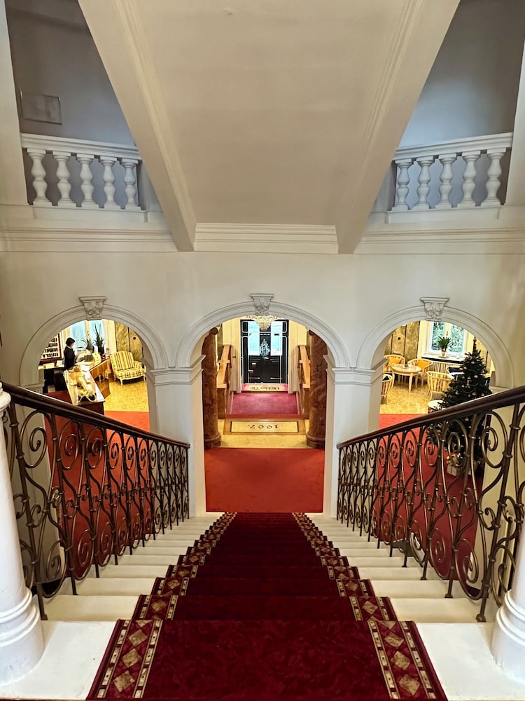 GRAND HOTEL BELLEVUE 9/50