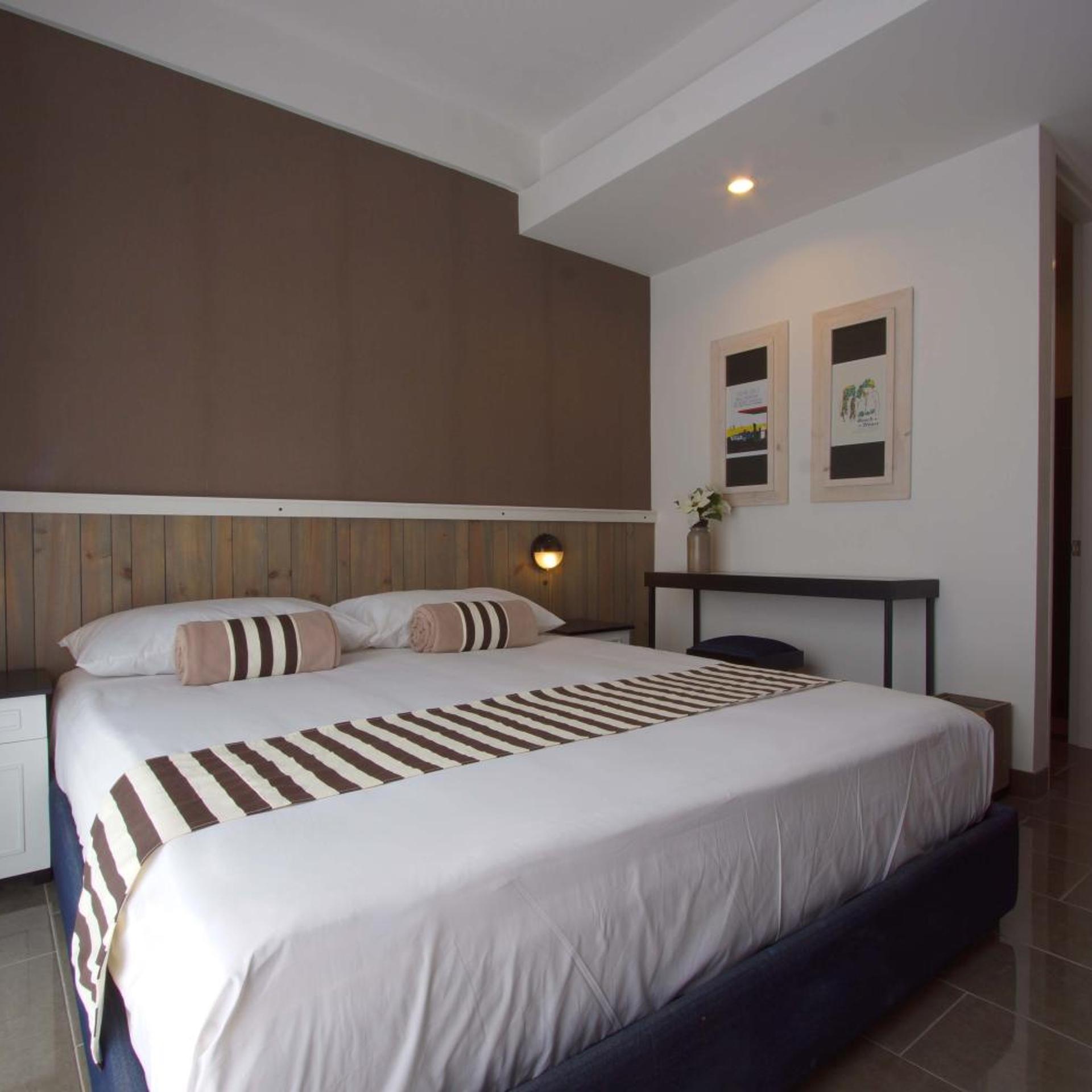 Room, Double or Twin Bed, Pool Access