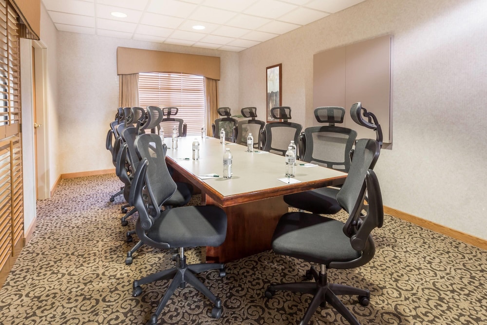 Wingate by Wyndham Joliet 30/37