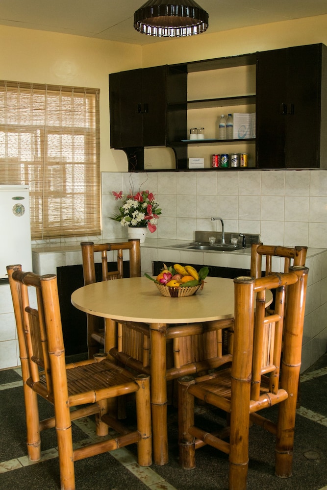 Matabungkay Beach Resort Hotel 41/65