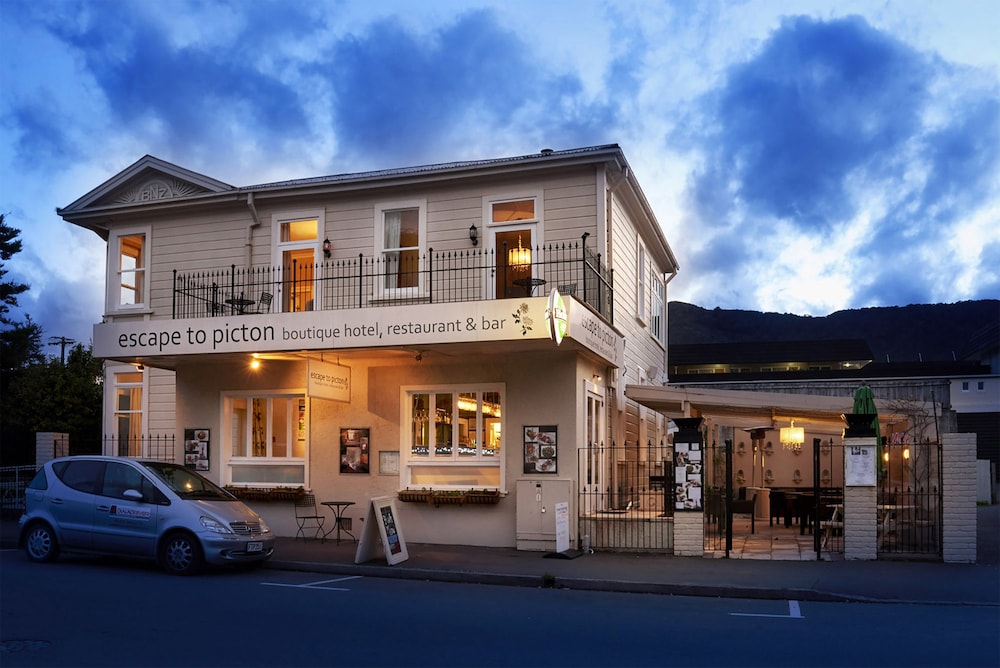 Escape To Picton 3/63
