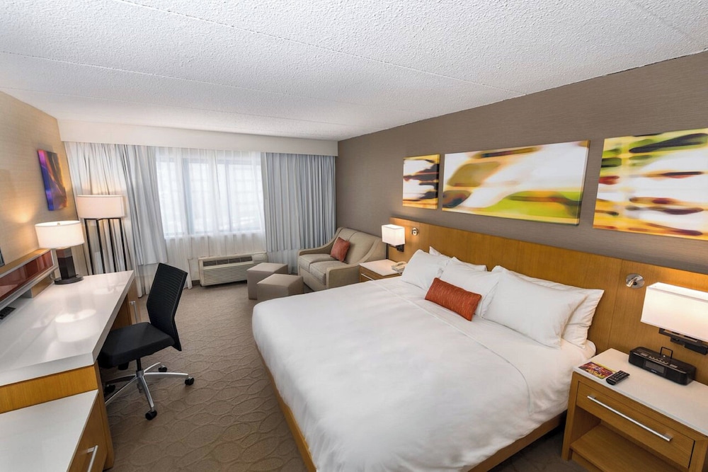 Delta Hotels By Marriott Utica 7/57