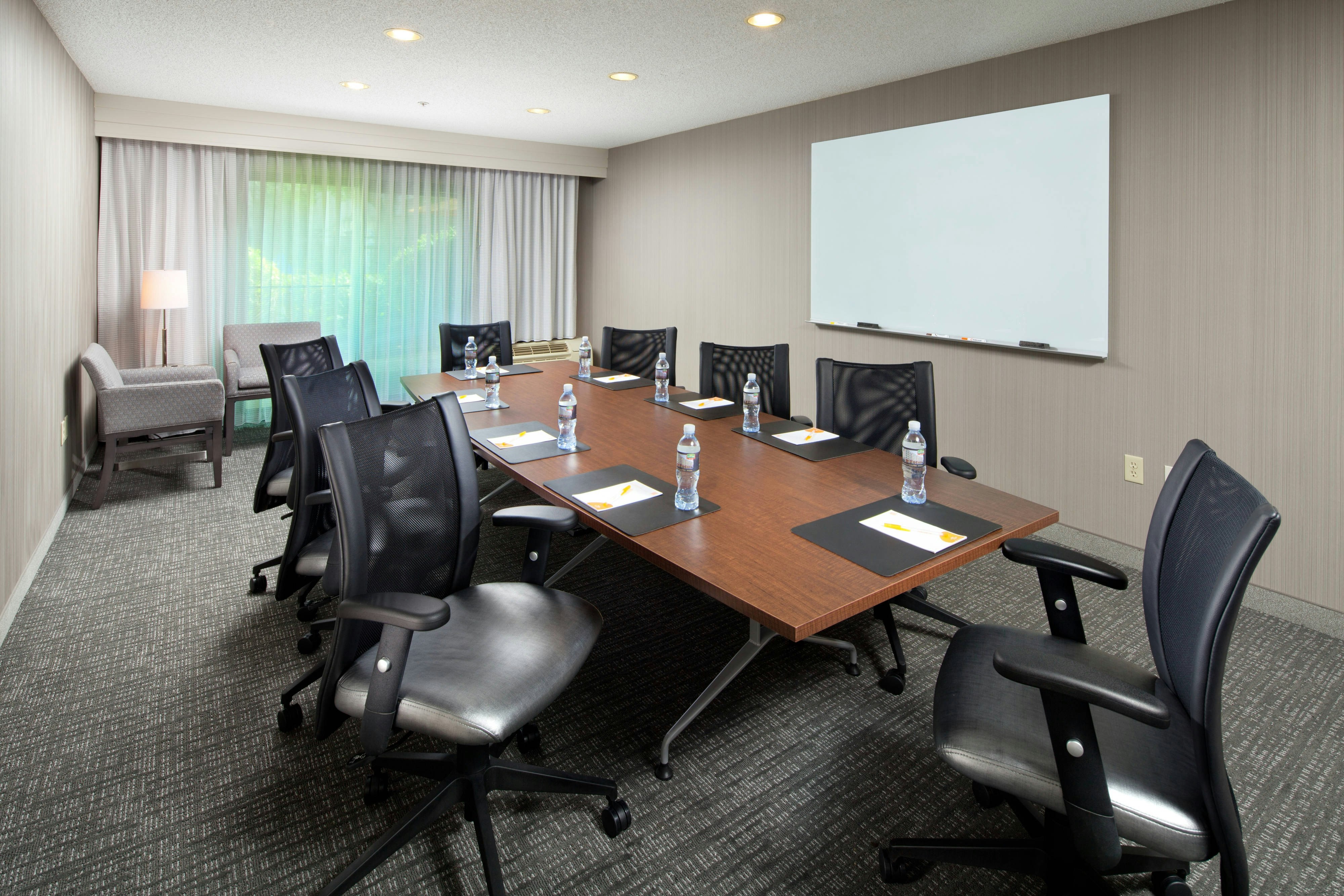 Courtyard By Marriott Old Pasadena 38/41