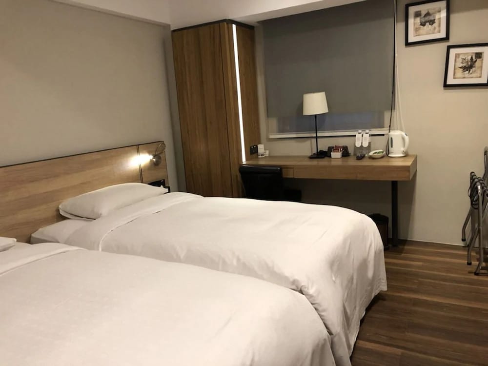 Simple Plus Hotel 17/50