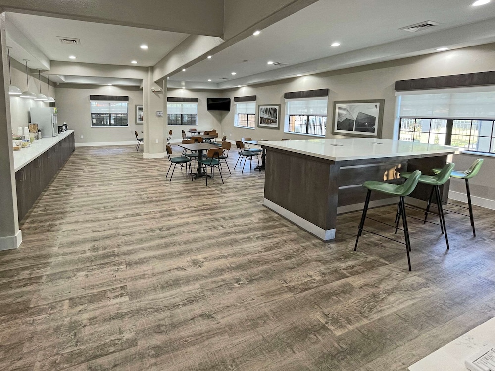 Quality Suites Houston Hobby Airport Ex Super 8 22/33