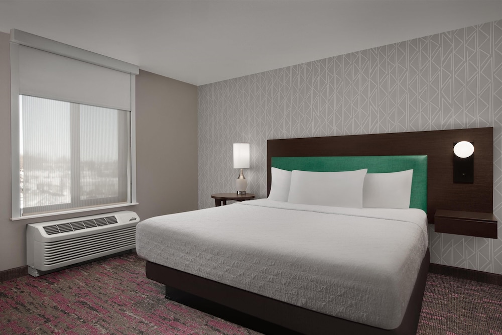 Suite, King Bed, Bathtub