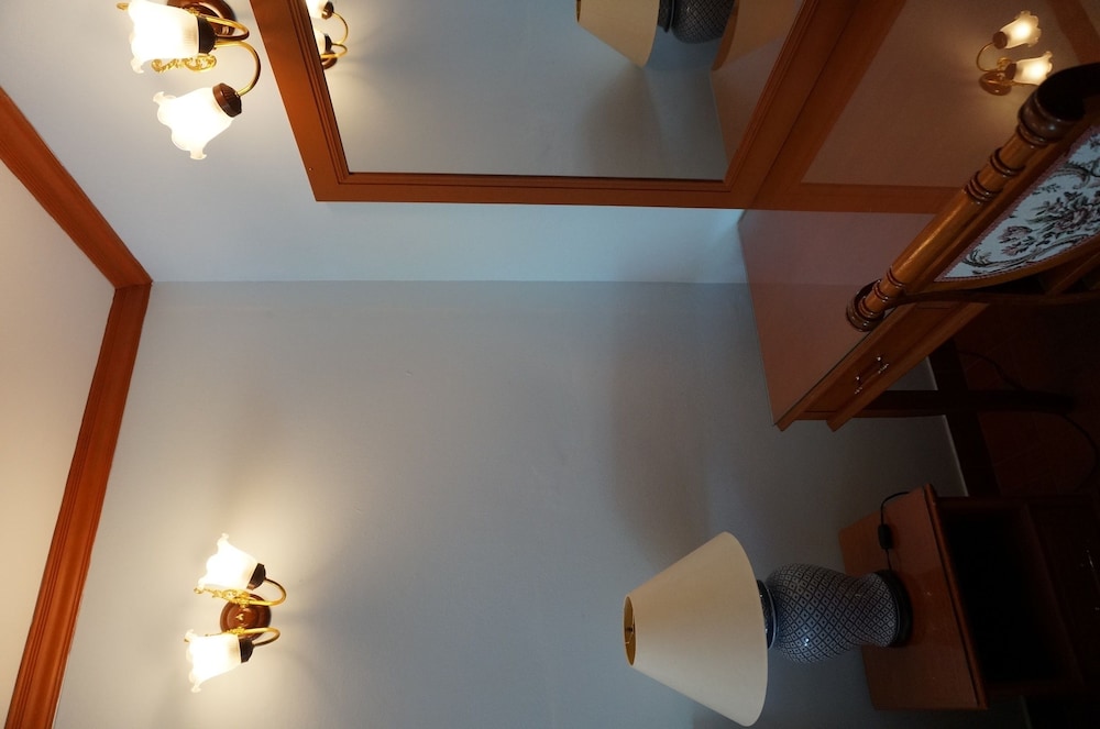 Dee-Lek Guesthouse And Restaurant 24/24