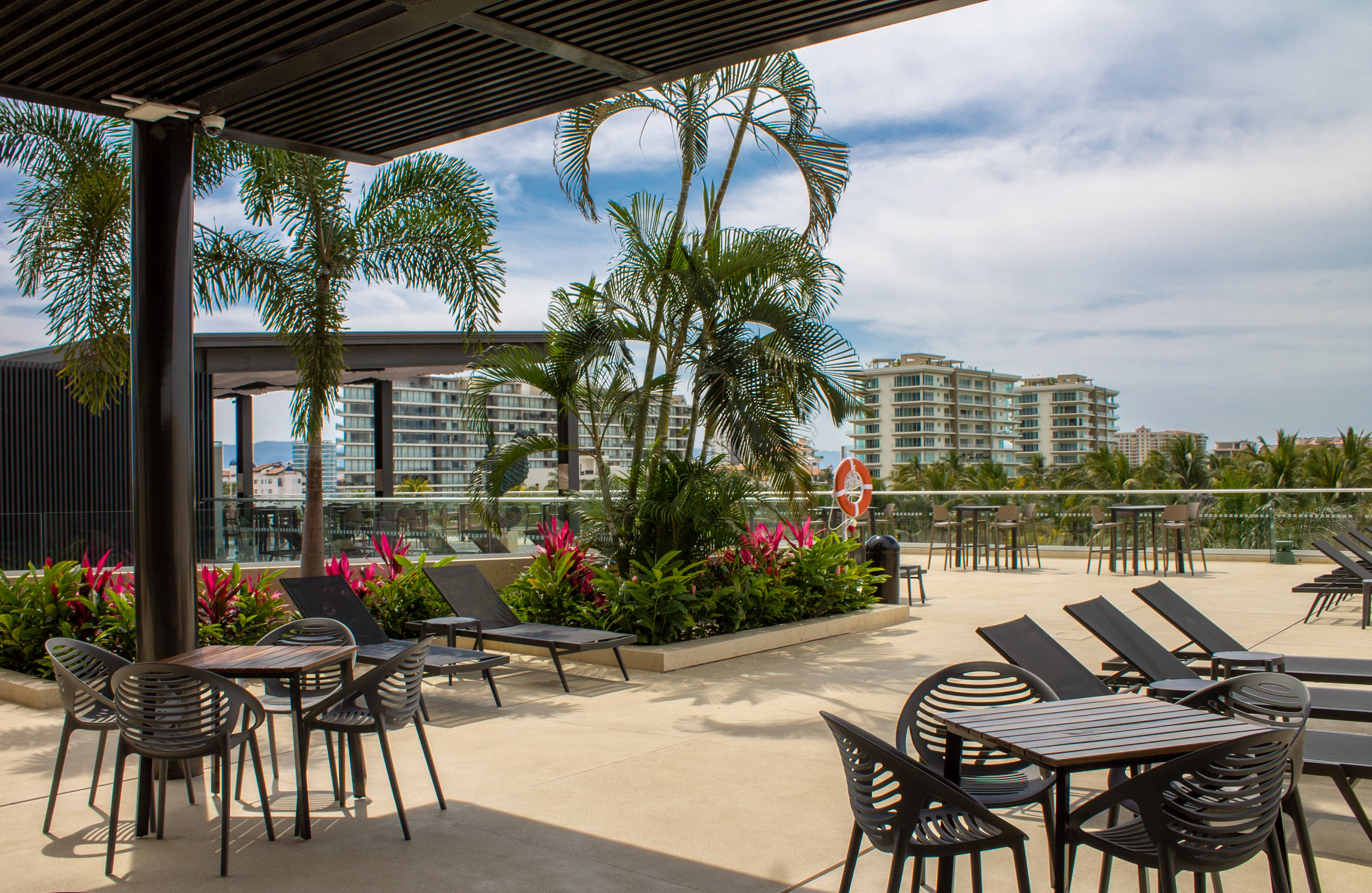 Holiday Inn and Suites Puerto Vallarta Marina and Golf 62/78