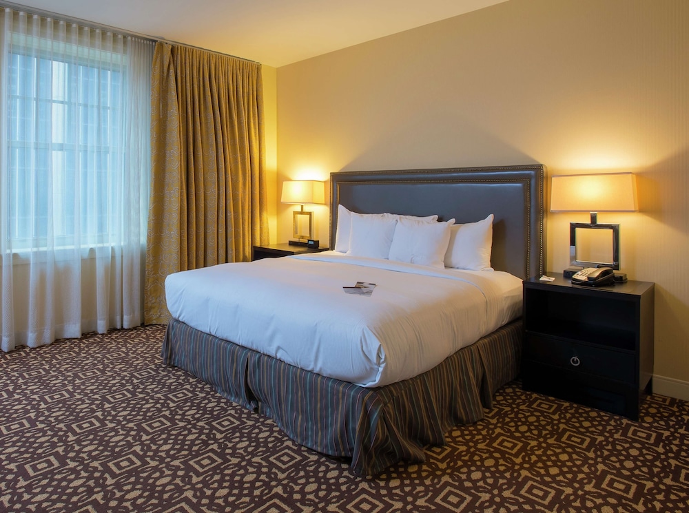DoubleTree Suites by Hilton Detroit Downtown - Fort Shelby 15/59
