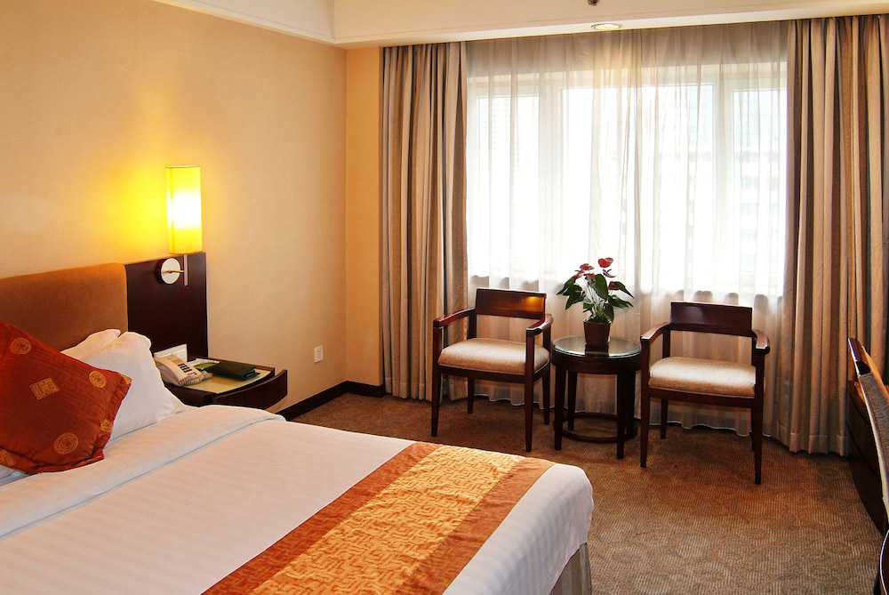Guangdong Hotel (Sun Yat-sen Memorial Hall Station) 23/73