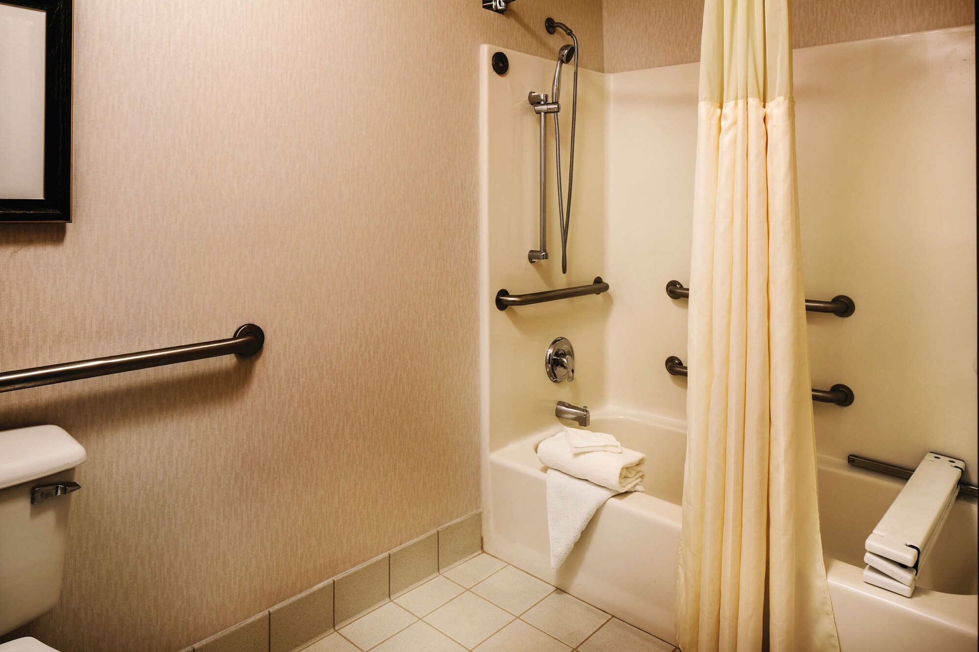 غرفة بسريرين كوين مع أريكة لذوي الإعاقة، DoubleTree by Hilton Olympia Downtown Capitol District 9/10