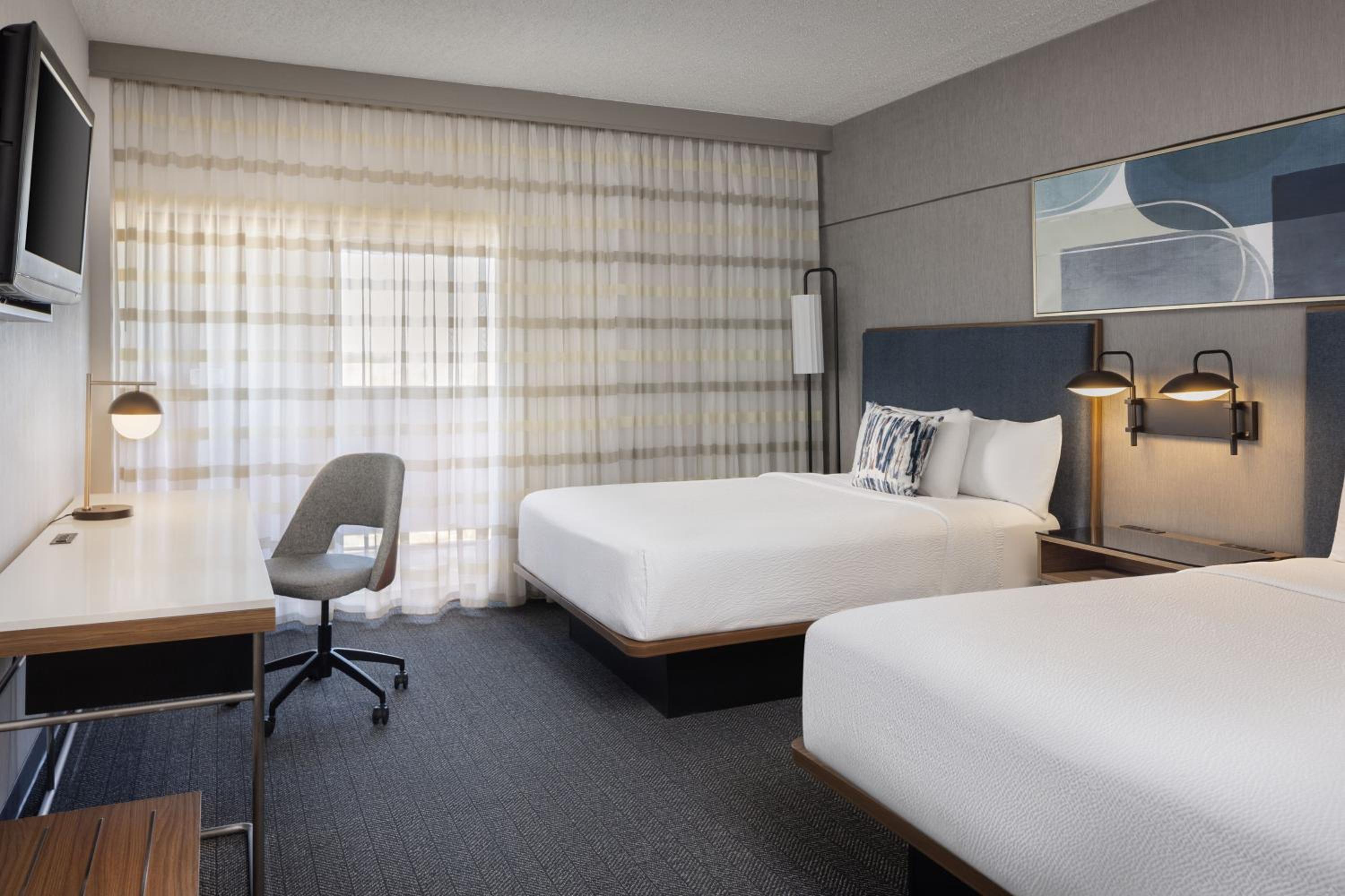 1 Bedroom, Suite, Queen Bed, Sofa