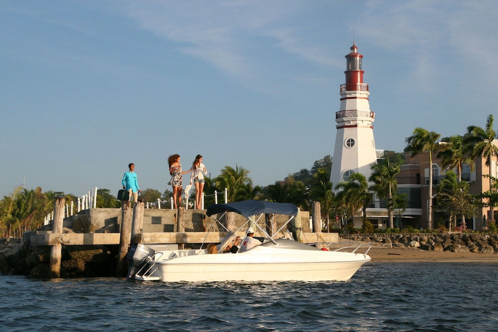 The Lighthouse Marina Resort 30/41