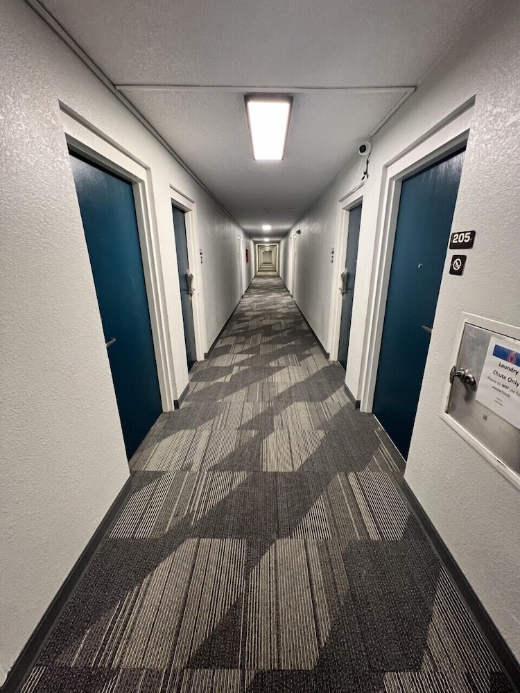 Motel6 Council Bluffs, IA - Omaha East 7/68
