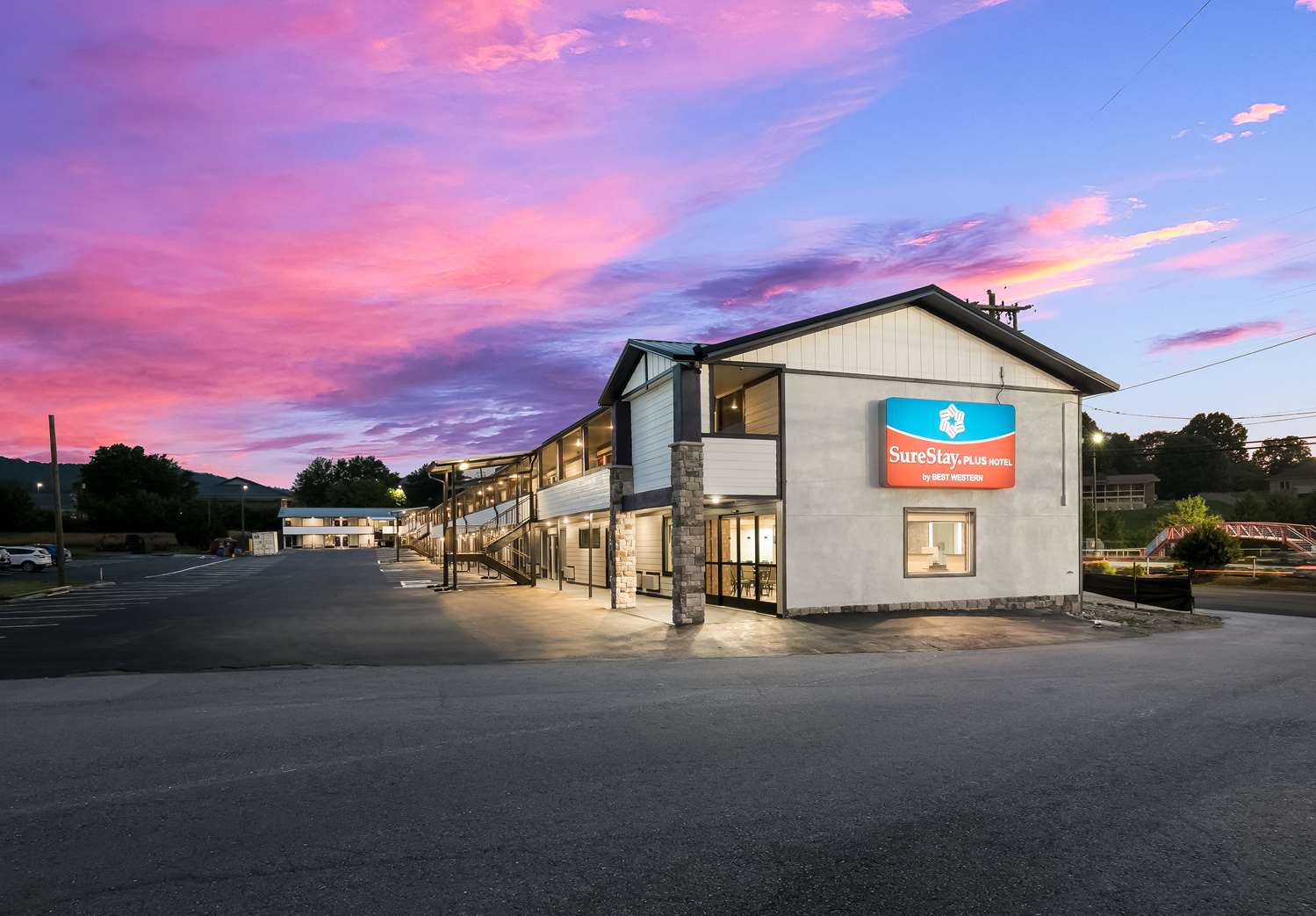 SureStay Plus by Best Western Pigeon Forge 1/8