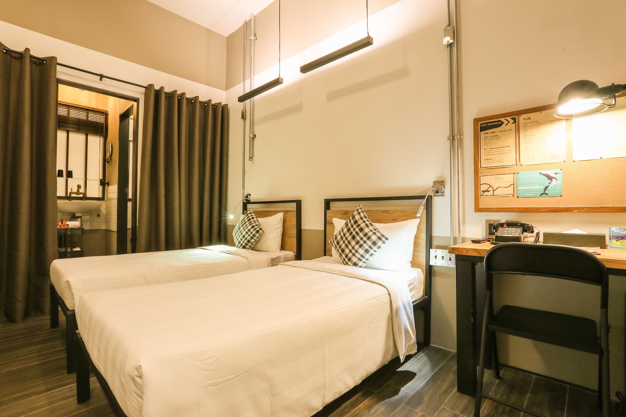 SUPERIOR, TWIN BEDS, NO WINDOW
