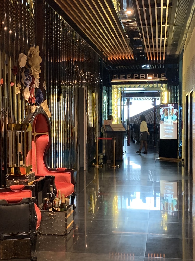 Platinum Service Suite at The Face 8/68