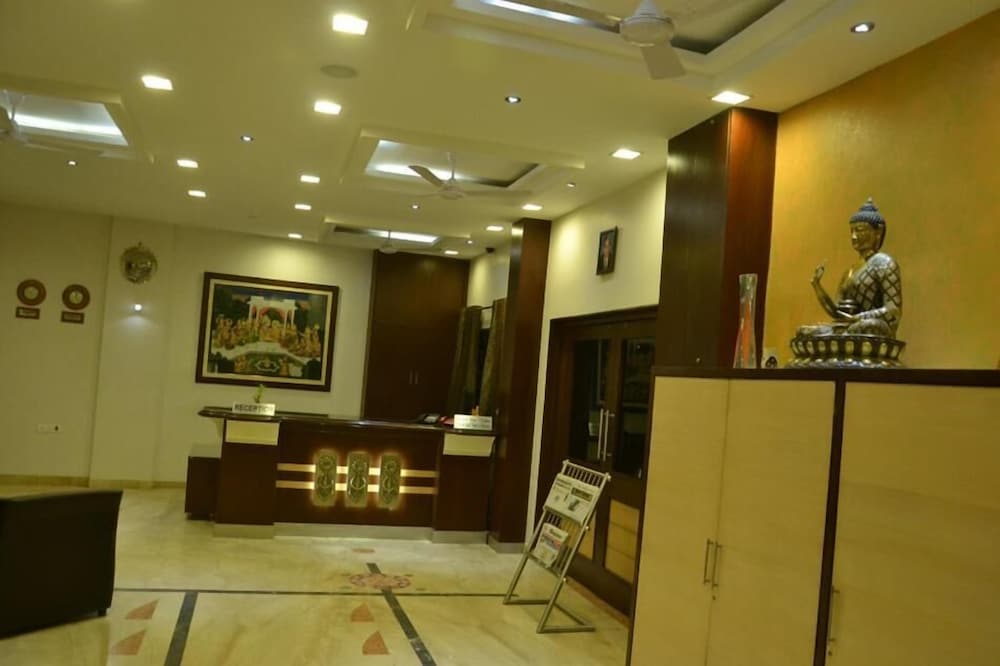 HOTEL DAYAL 8/41