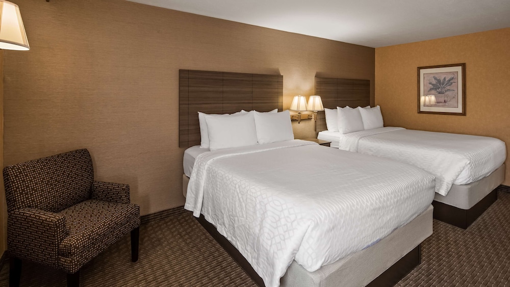 Best Western Plus North Canton Inn & Suites 25/62